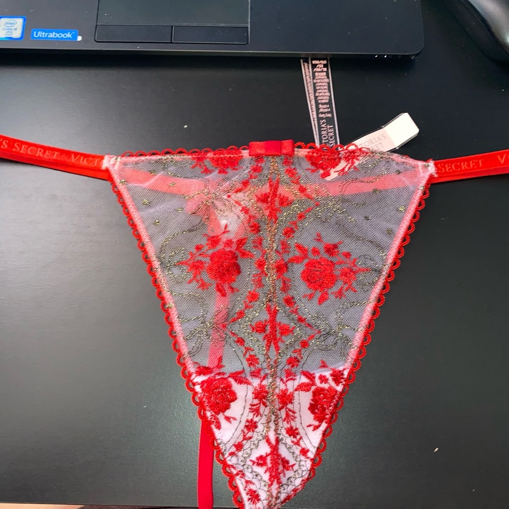 XL Victoria’s secret Thong !!NEW WITH TAGS!!